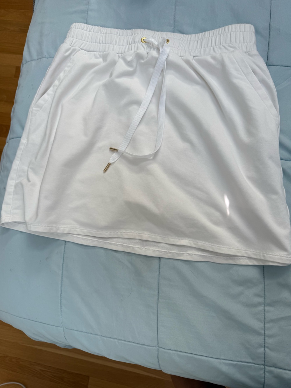 Lilly Pulitzer White Skirt with shorts under. Small